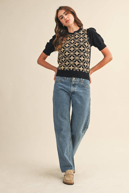 SHORT PUFF SLEEVE EMBROIDERY FRONT SWEATER