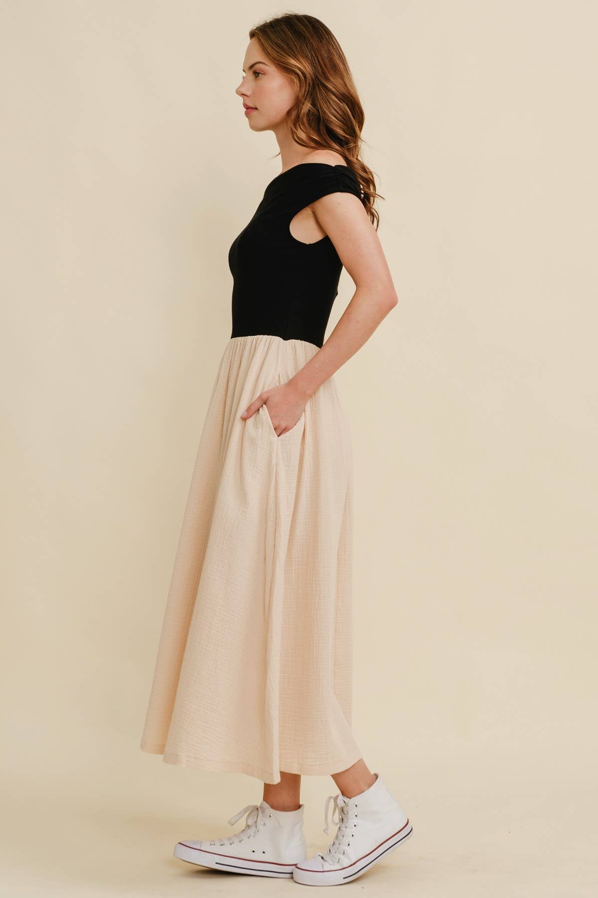 Cloud Ten - CD17609 - OFF SHOULDER CONTRAST MAXI DRESS
