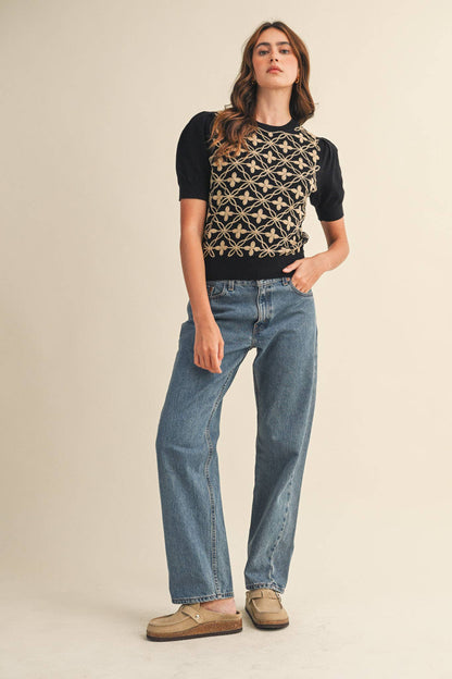 SHORT PUFF SLEEVE EMBROIDERY FRONT SWEATER