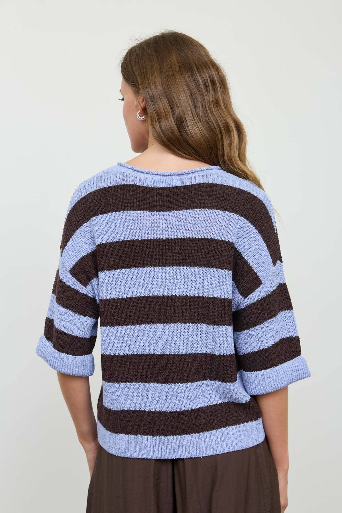 WIDE STRIPE RAW SPLIT NECK SHORT SLEEVE SWEATER