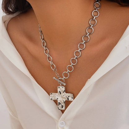 JOSSLYN by wall to wall - NOTABLE HAMMERED CROSS FRONT TOGGLE NECKLACE | 40NK9474
