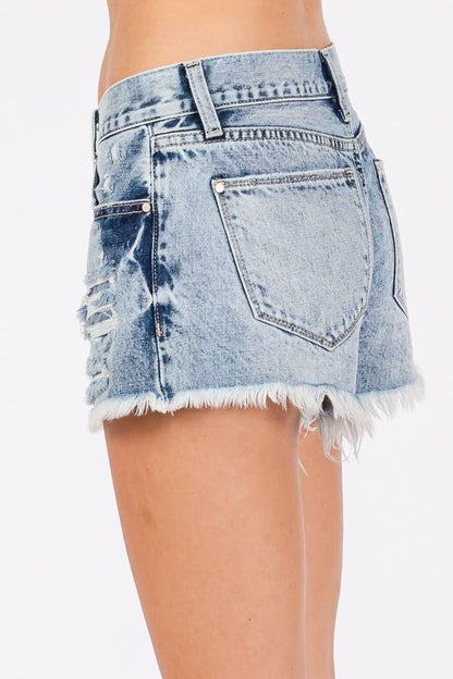 Petra153 - P1353R-LA MID RISE RIGID PATCHED SHORTS W/ FRAYED HEM