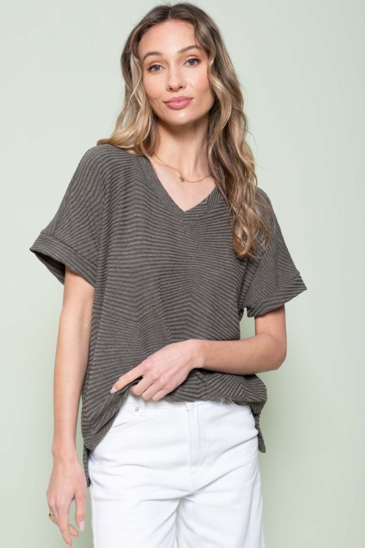 FLATTERING V NECK PLUS